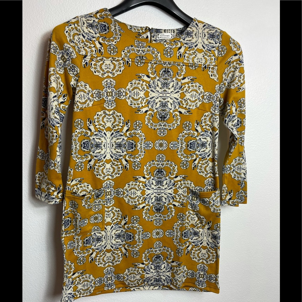 Parisstyle tunic top gorgeous golden glitter and creamy blue ,2 front pockets.